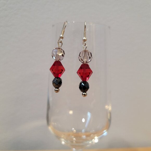 Red Earrings Lightweight Dangle Drop Sparkly Red Black Clear, Elegant - Picture 1 of 6
